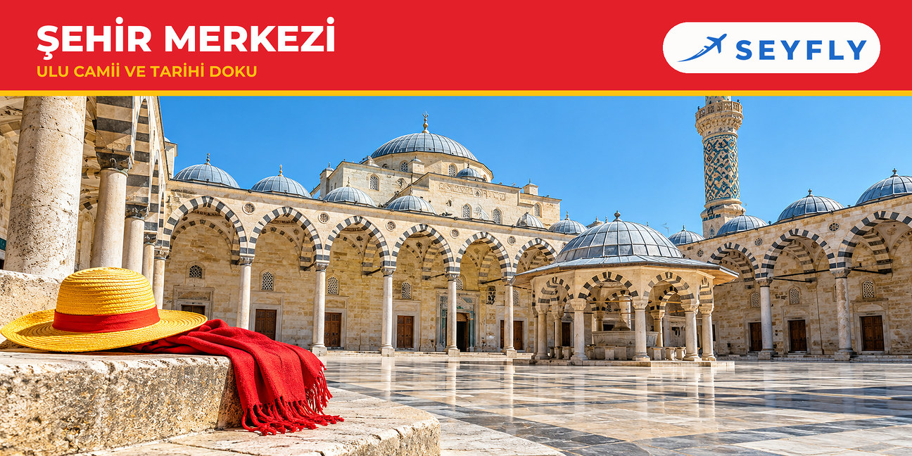 Adana Ulu Camii'nin alacalı taş avlusu ve çinili minaresi
