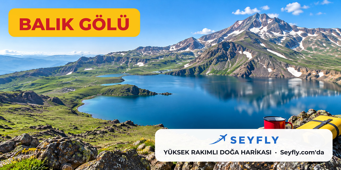Volkanik kayalarla çevrili berrak Balık Gölü ve yeşil kıyıları