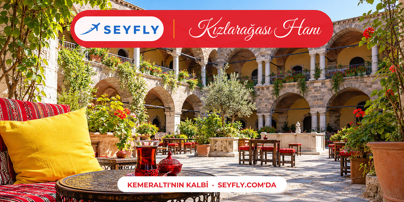 Kemeraltı'ndaki Kızlarağası Hanı'nın kemerli taş avlusu