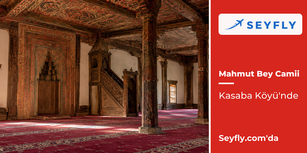 Mahmut Bey Camii'nin ahşap direkleri ve süslemeli boyalı tavanı