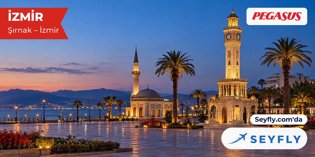 Konak Meydanı'nda Saat Kulesi ve yanındaki küçük Yalı Camii
