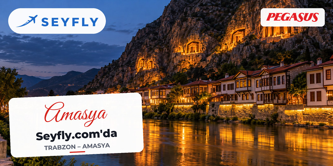 Amasya'da gece ışıklandırılan Kral Kaya Mezarları ve altında akan Yeşilırmak
